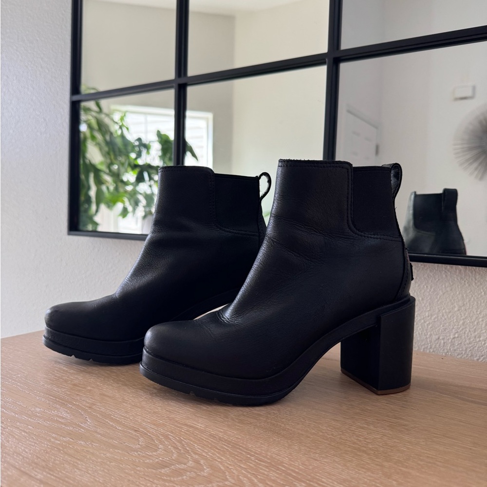 Sorel Black Leather Ankle Waterproof Boots women’s 9.5